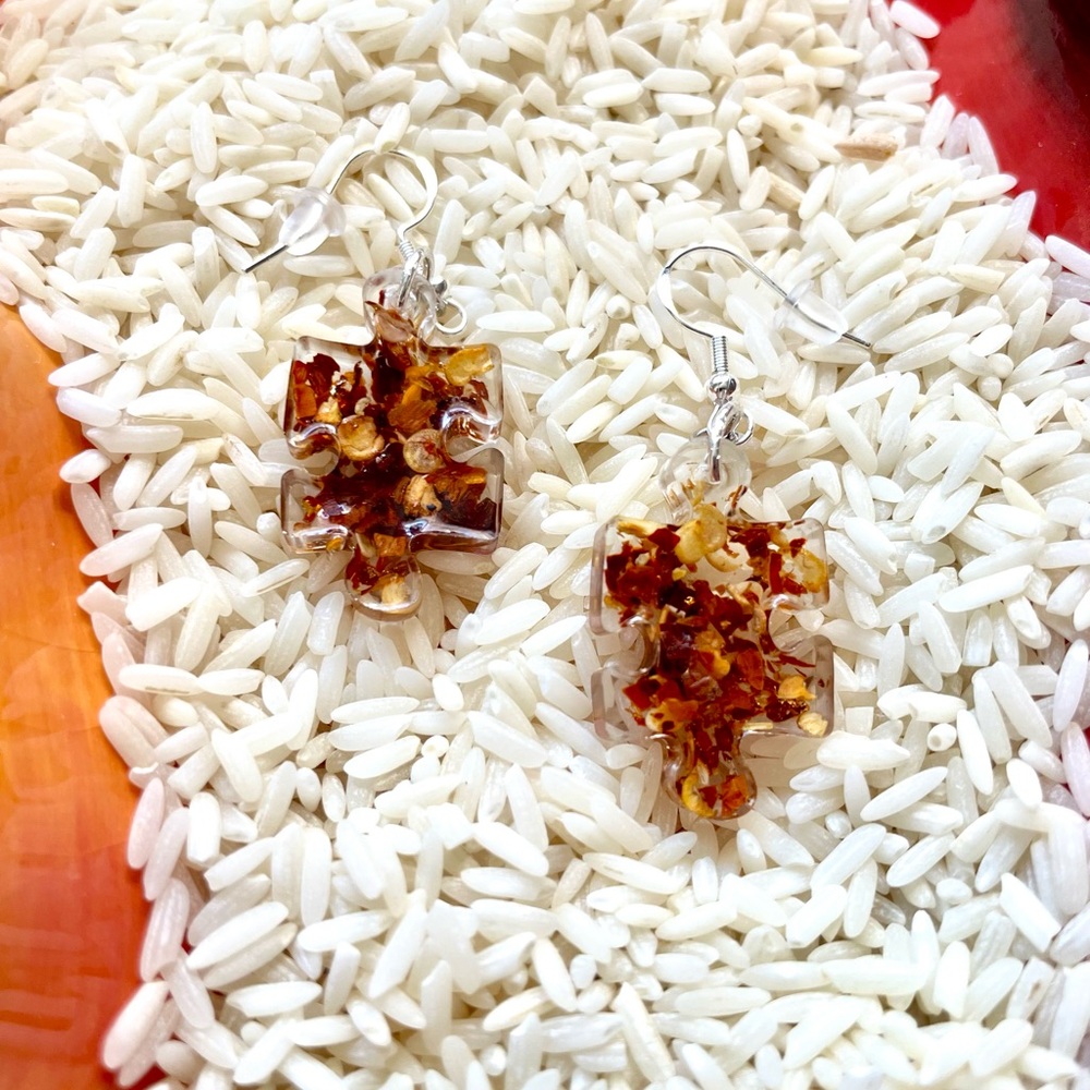 🧩 Fall Puzzle Piece Earrings – Chili Pepper Accent 🧩